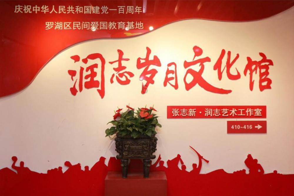 飞跃沙丘的小球