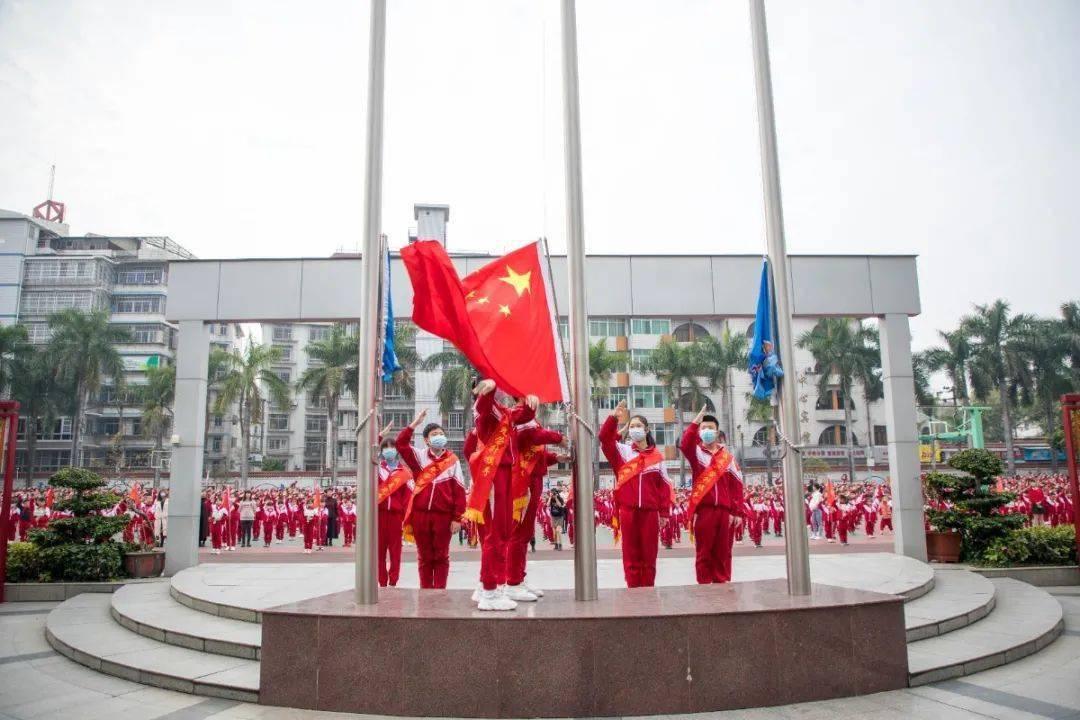 哈里梅根放松度假牙买加,查尔斯即将动手术,凯特留在医院?
